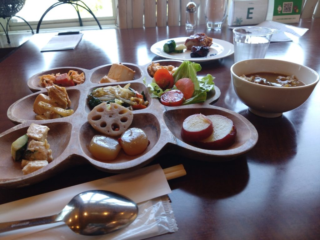 野菜がおいしい！犬OK、ビュッフェスタイルのランチがおすすめな58ロハスクラブ